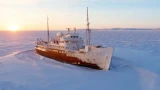 Роскошный лайнер вмёрз в лёд: Арктика сковала судно навсегда — уникальная находка стала памятником