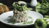 Салатик «Тиффани»: выглядит на миллион, готовится за считанные минуты, а по калориям — не бьёт по фигуре