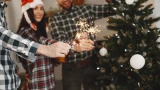 Всегда вешаю на новогоднюю ёлку один предмет: это давняя традиция для открытия дорог, привлечения удачи и денег — как это работает