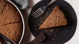Ни яиц, ни молока: тот самый шоколадный пирог из 90-х, который мама пекла «из ничего»