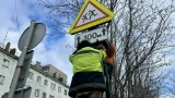 В Мурманске обновляют дорожные знаки и разметку
