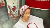От мезенской росписи до средневековых платьев: в Кировске открылась уникальная выставка костюмов