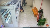В Оленегорске рецидивист обокрал 73-летнюю продавщицу сувениров ради 12 тысяч рублей