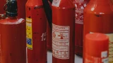 В Мурманской области лжеспасатели в форме продают огнетушители втридорога