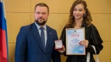 Гордость Заполярья: Иван Лебедев наградил лучших выпускников Мурманска медалями