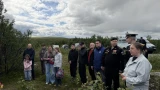 «Она искала его всю жизнь»: потомки защитника Арктики приехали на его могилу в Луостари