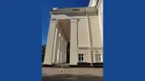 Миллиард на ветер? В Мурманске спустя пять лет после мега-ремонта осыпается фасад драмтеатра
