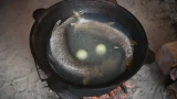 Салат из рыбы с морошкой и кровяная колбаса: мурманские этнографы раскрыли секреты кухни саамов
