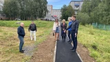 В Кандалакше закатали в асфальт народную тропу: пешеходам тесно даже летом