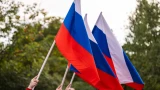 Митинг-концерт и огромный триколор: как Мурманск отмечает День Государственного флага на Семеновском озере