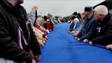 Огромный хоровод и флаг во всю площадь: как Мурманск отметил День Государственного флага на Семеновском озере