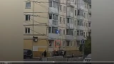 Поймали ребёнка в одеяло и выломали дверь: в Мурманске дорожники спасли из огня маму с дочкой