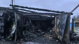 Ночью в Молочном выгорели дотла 3 гаража