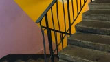 Дым раздора: женщина отсудила запрет на курение в подъезде, но осталась без компенсации