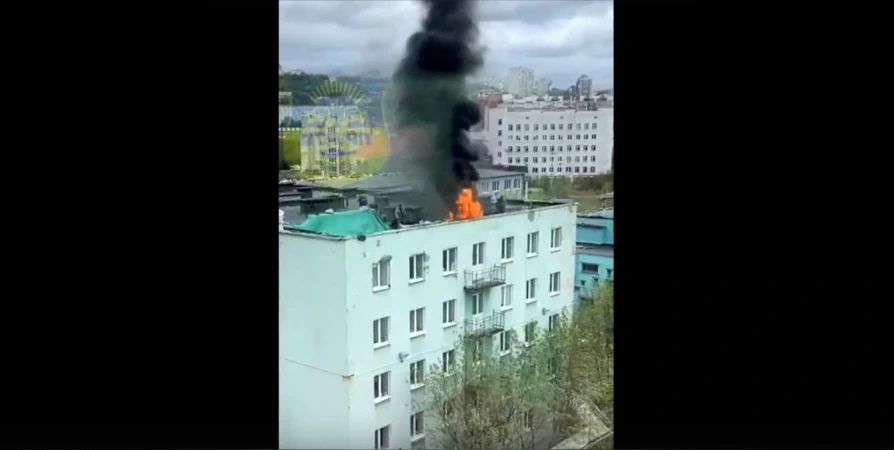 Пожар в гвардейском. Мурманский Технологический колледж сервиса общежитие. Магу общежитие Мурманск пожар.