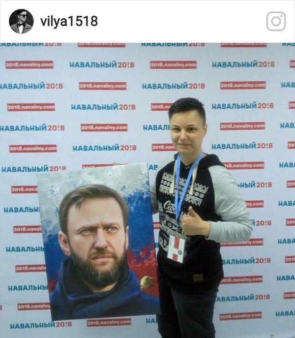 Портрет Навального с птичкой
