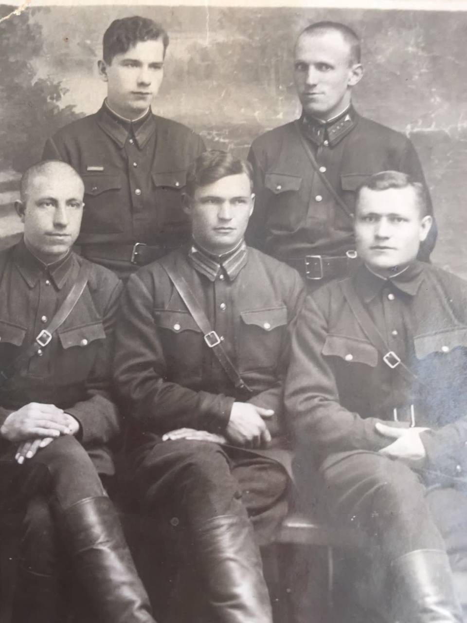 Леонид Петрович Рябчевский (в верхнем ряду слева)
