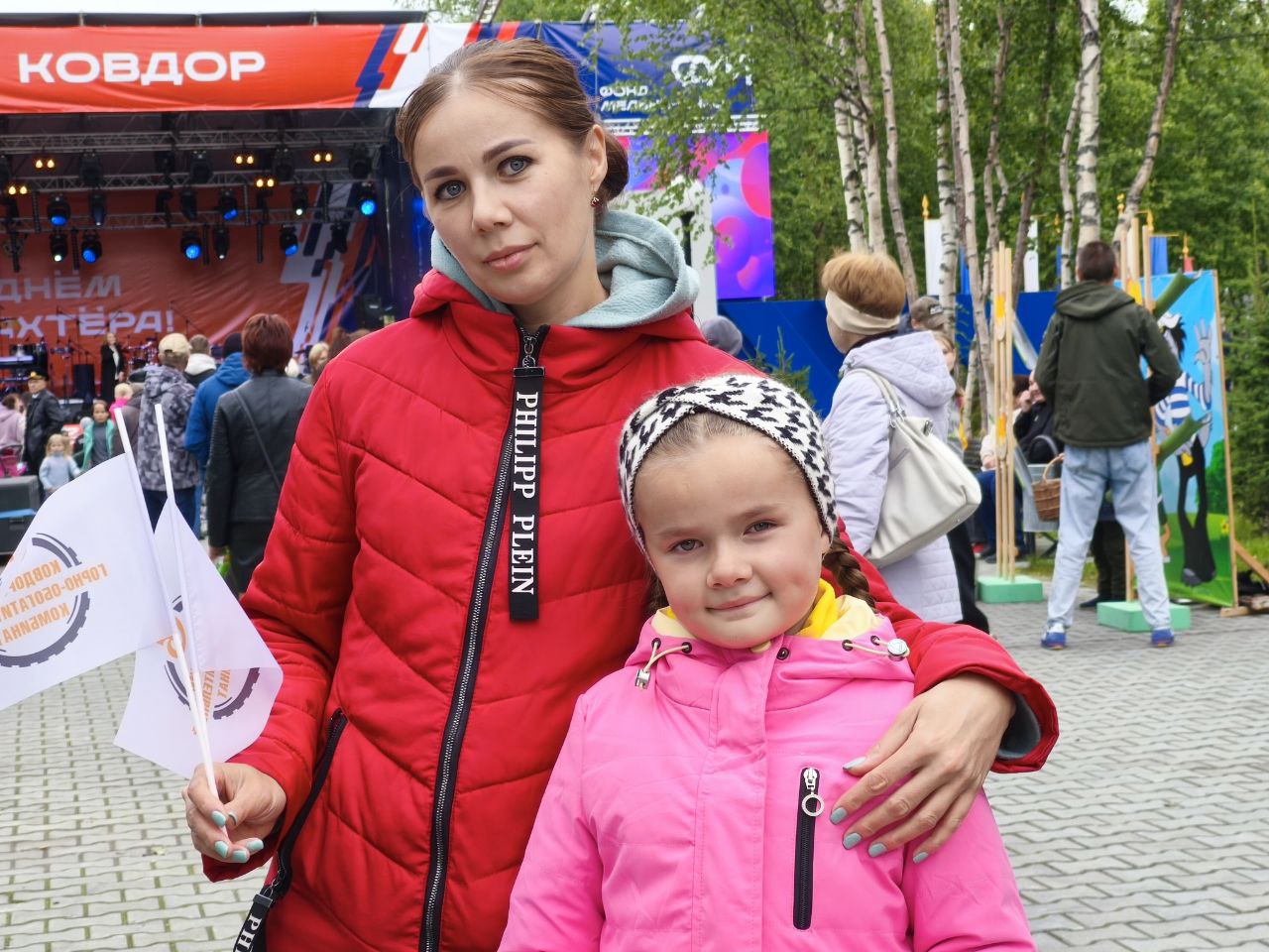 Ковдорчанка Анна Бородина с дочерью