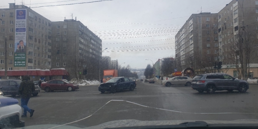 В Мурманске ищут очевидцев ДТП со сбитыми пешеходами на тротуаре