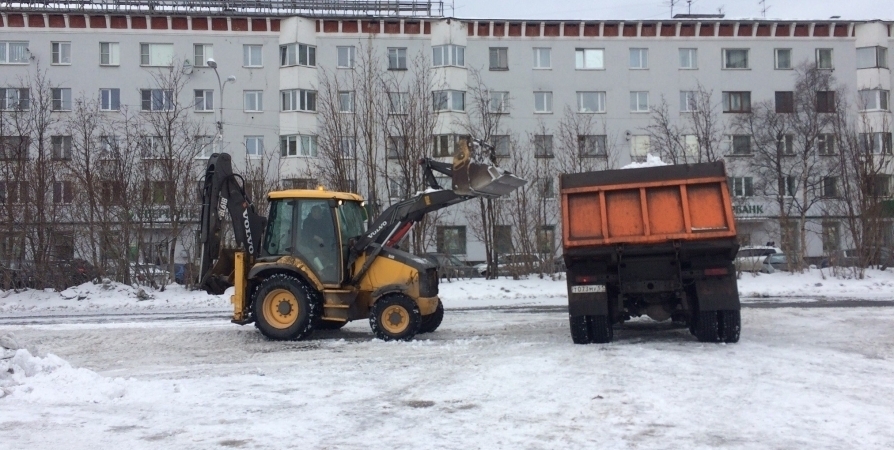 В Мурманске до пятницы на 9 часов для уборки улиц запретят парковку