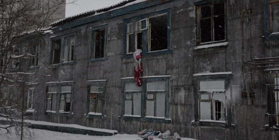 Жильцам сгоревшей «деревяшки» в Мурманске выделят новые квартиры