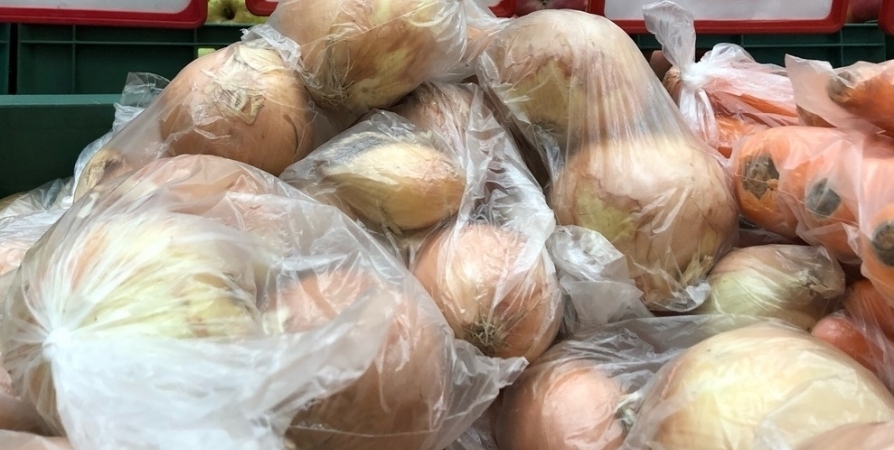 В магазинах Заполярья за неделю подорожали лук и картофель
