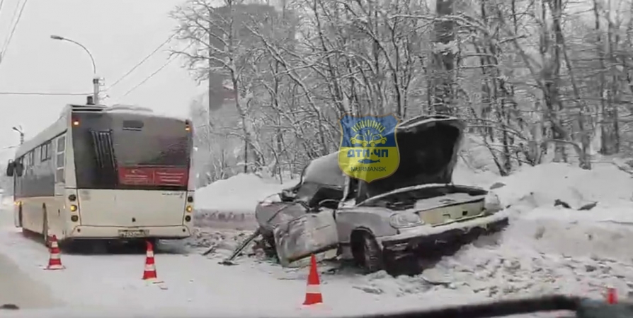 В Мурманске в ДТП на Копытова погиб пассажир «Волги» [видео]