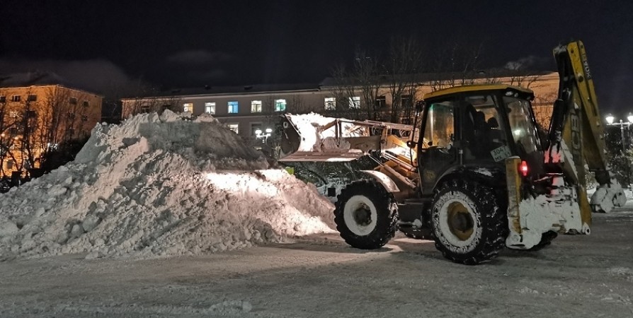 Более 26 тысяч кубометров снега вывезли с улиц Мурманска за сутки