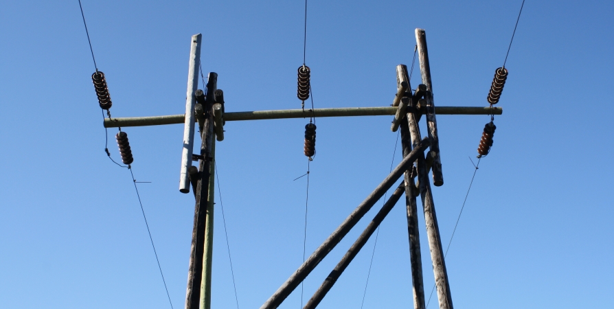 Специалисты «Россети Северо-Запад» восстанавливают электроснабжение в Варзуге