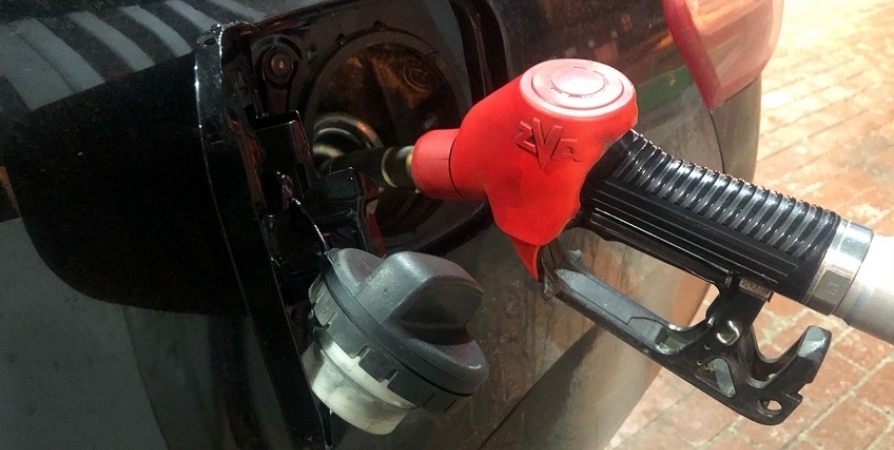 Цены на бензин и топливо в Мурманской области выросли на 30 копеек