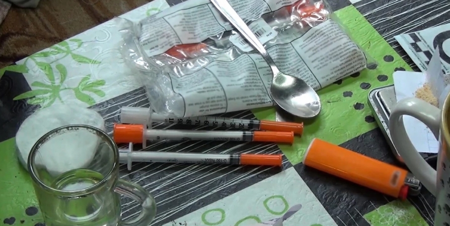 Четверых мурманчан осудят за торговлю наркотиками через интернет