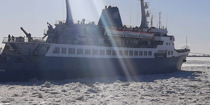 Льды Белого моря не позволяют «Клавдии Еланской» добраться до Островного