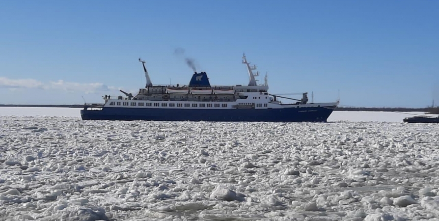 «Клавдия Еланская» ждет ледовой проводки по маршруту в Островной