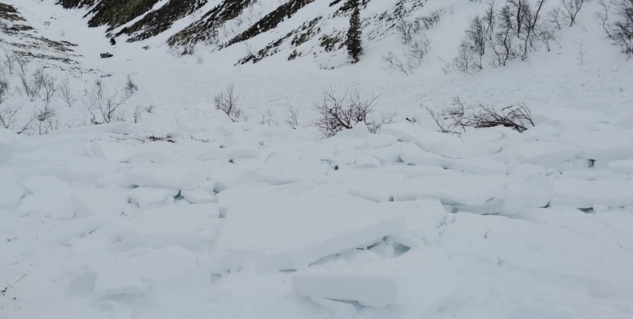 О гибели подростка в Хибинах: Медики шли 6 часов по шею в снегу