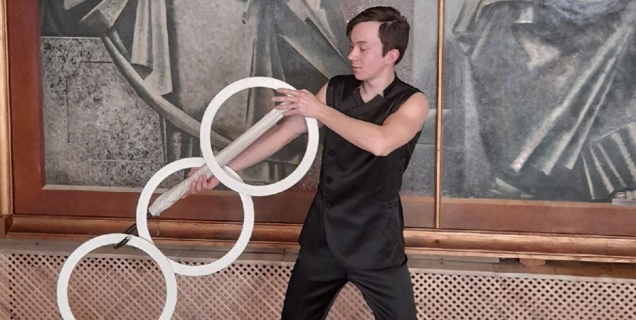 Виртуозное жонглирование мурманского артиста отметили на международном конкурсе