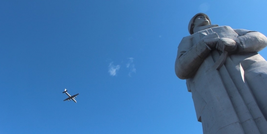 В небе над Мурманском отрепетируют авиапарад ко Дню Победы