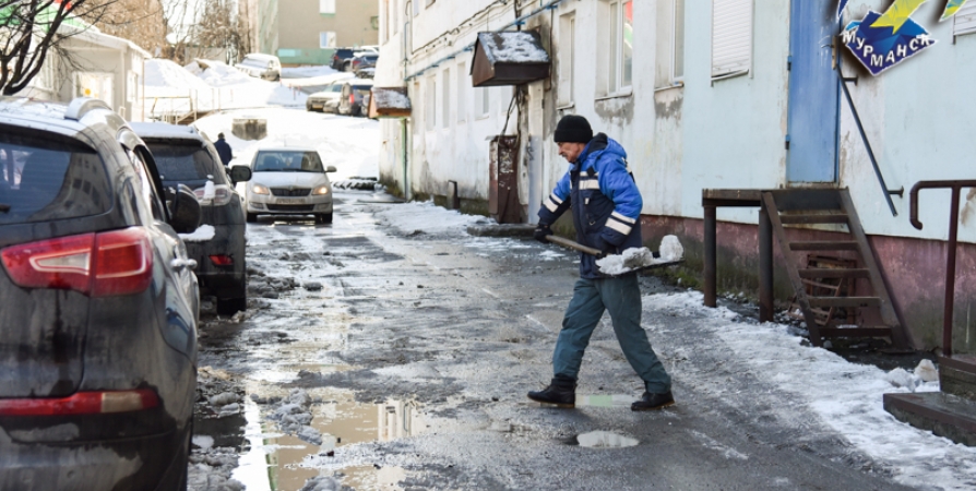 В Мурманске проверили уборку снега на Трудовых Резервах