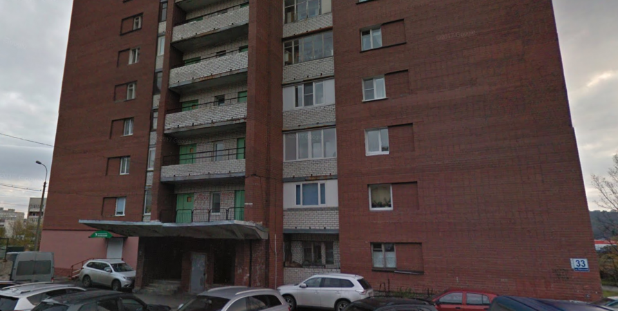 Мурманчанка выпала с балкона 13 этажа на Кольском и погибла