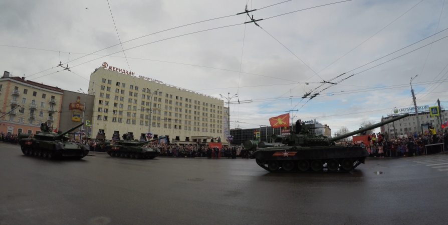 Nord-News публикует видео парада в честь 76-летия Победы и авиашоу в Мурманске