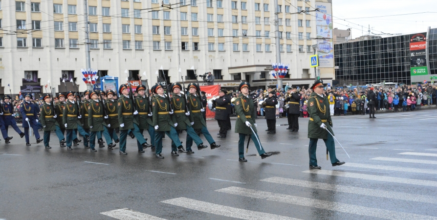 В Мурманске более 6000 человек приняли участие в параде Победы