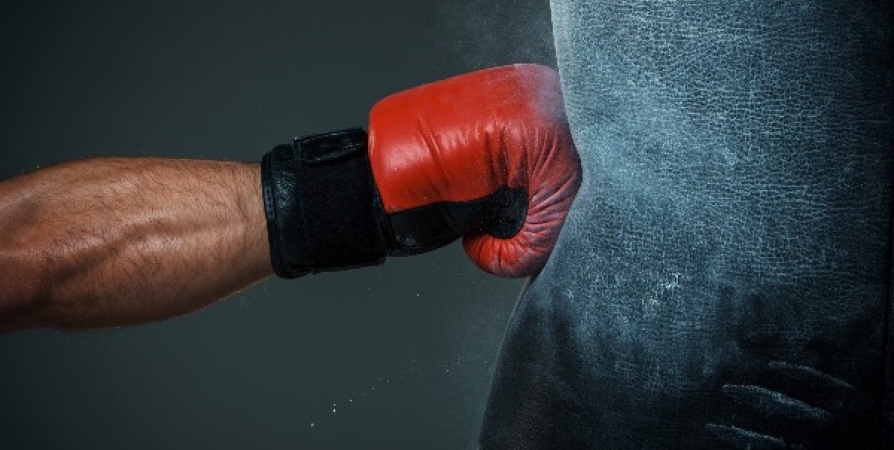 Из-за украденной карты мурманчанку до смерти избили боксерской перчаткой