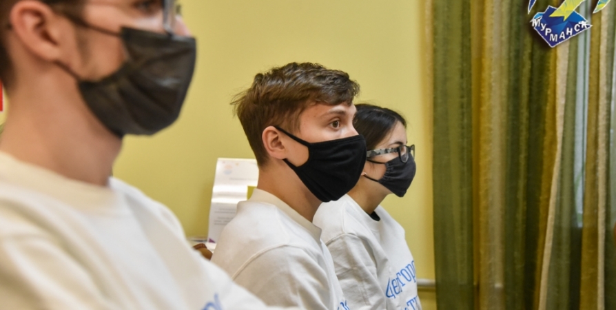 Помогавших при голосовании за объекты благоустройства волонтеров наградили в Мурманске