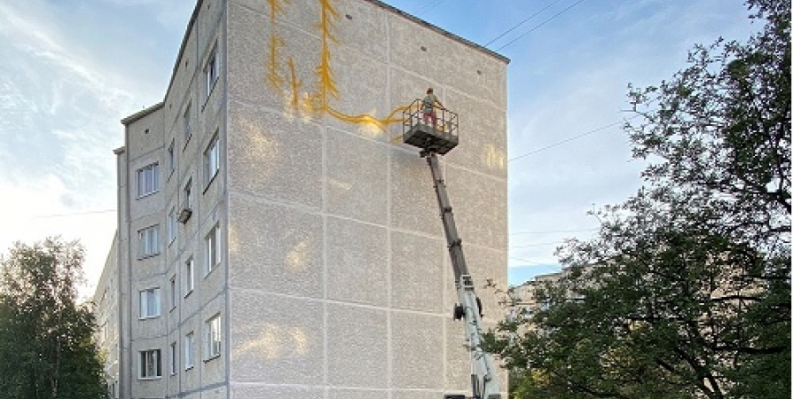 Еще один мурал от Малахова украсил стену дома в Апатитах