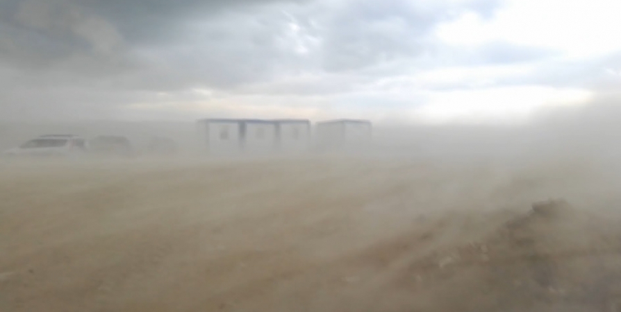 На мурманской Серебрянке засняли на видео песчаную бурю