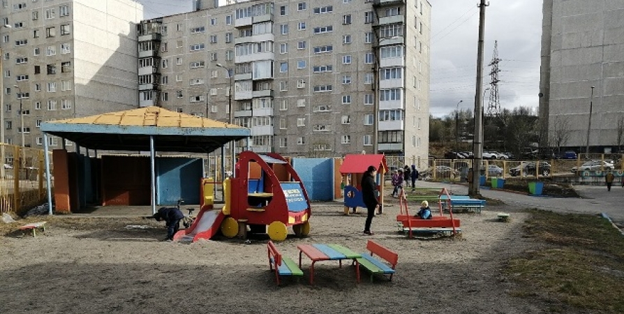 Жителей Мурманской области волнует отсутствие детских площадок