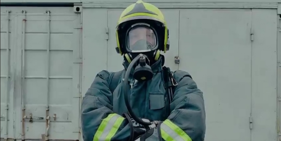 Пожарный из Мурманска показывает суперспособности [видео]