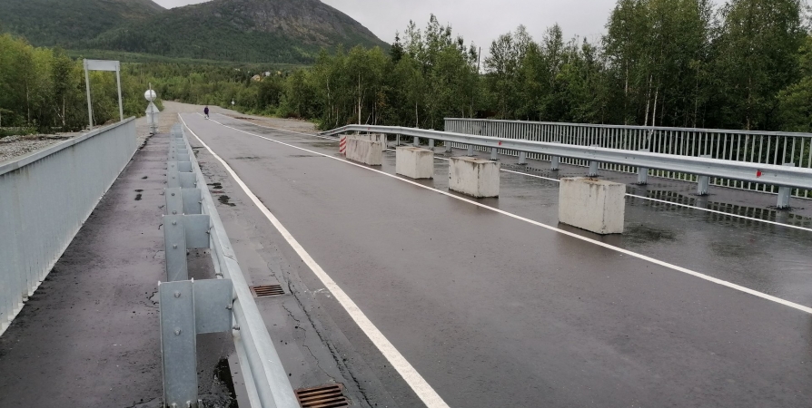 В августе достроят мост через реку Белая в Кировске