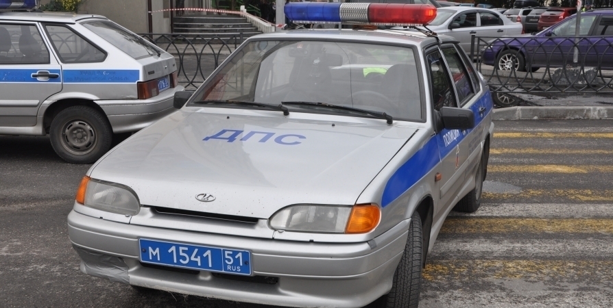 В Мончегорске поймали ночного водителя с фальшивыми правами