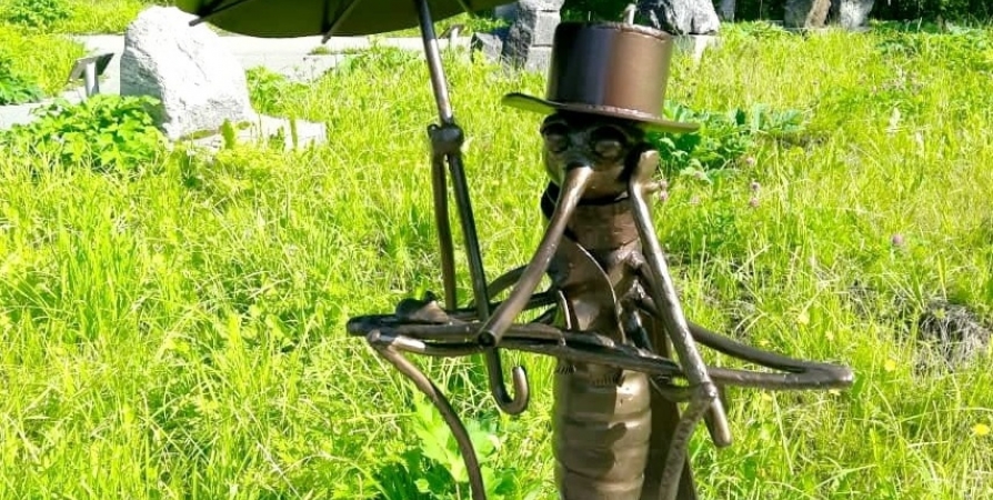 На Ферсмана в Апатитах можно полюбоваться скульптурой комара