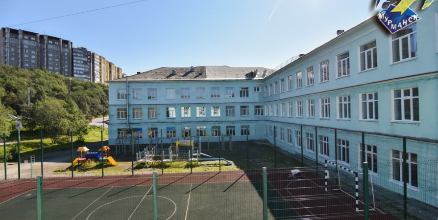 В гимназии Мурманска 1964 года постройки завершают частичный ремонт
